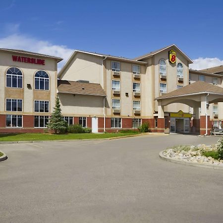 Super 8 By Wyndham Fort St. John Bc Exterior photo